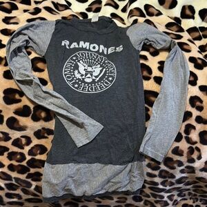 RARE vintage Ramones Long Sleeve Gray Top. Size xs